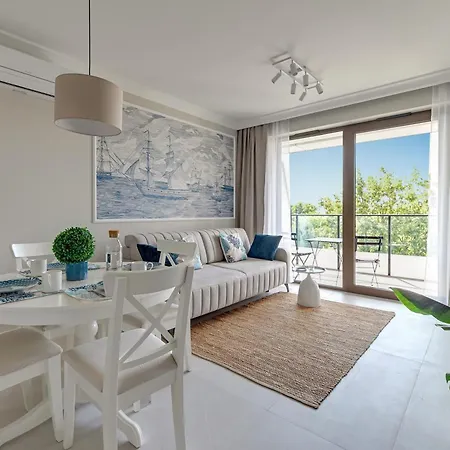 Bulvar By The Sea By Lion