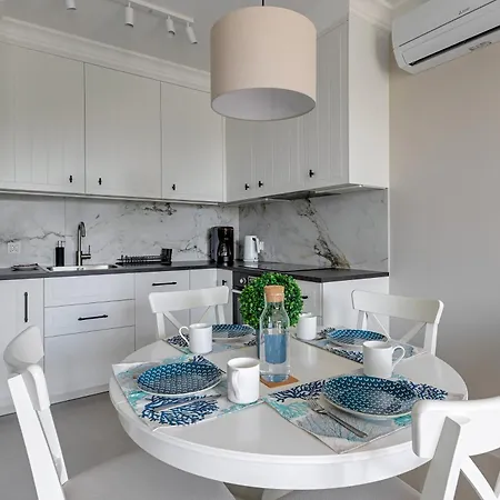 Bulvar By The Sea By Lion *