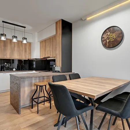 Bulvar By The Sea By Lion Gdansk