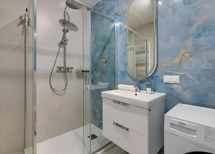 Bulvar By The Sea By Lion *