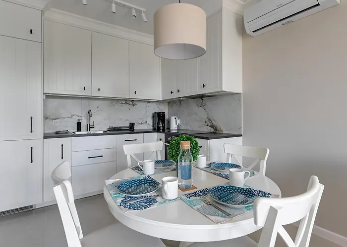 Bulvar By The Sea By Lion *