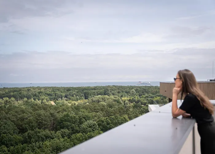 Bulvar By The Sea By Lion *